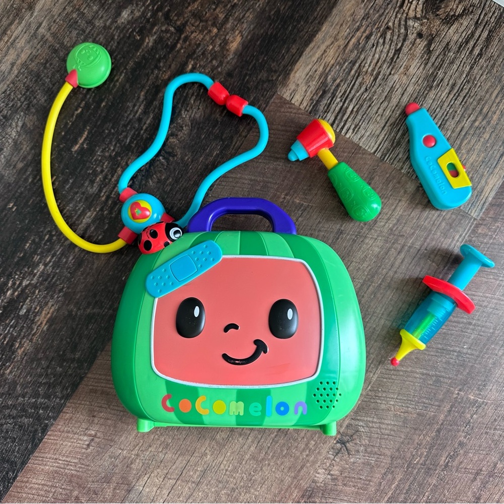 CoComelon Musical Doctor Checkup Case